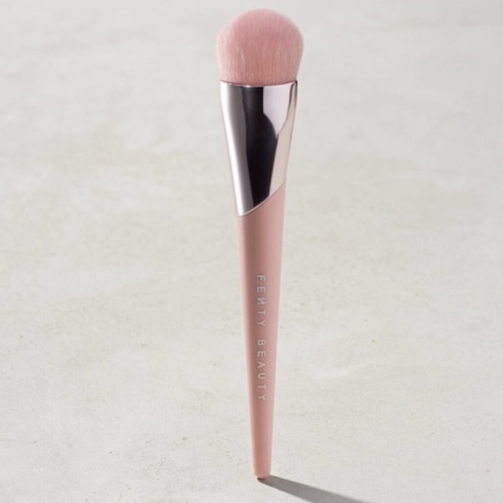 Fenty full-bodied foundation brush brand new